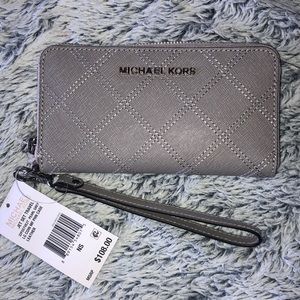 Michael Kors Jet Set Travel Pearl Grey Wristlet